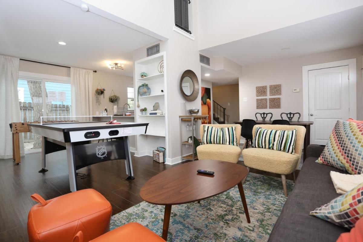 Cozy Alamo Villa Game Tables Private Patio - Housity