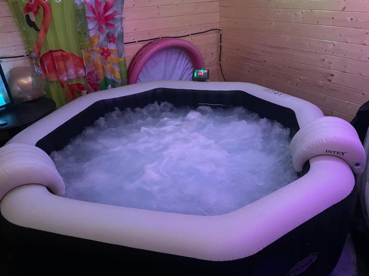 Chambre agréable avec jacuzzi - Housity