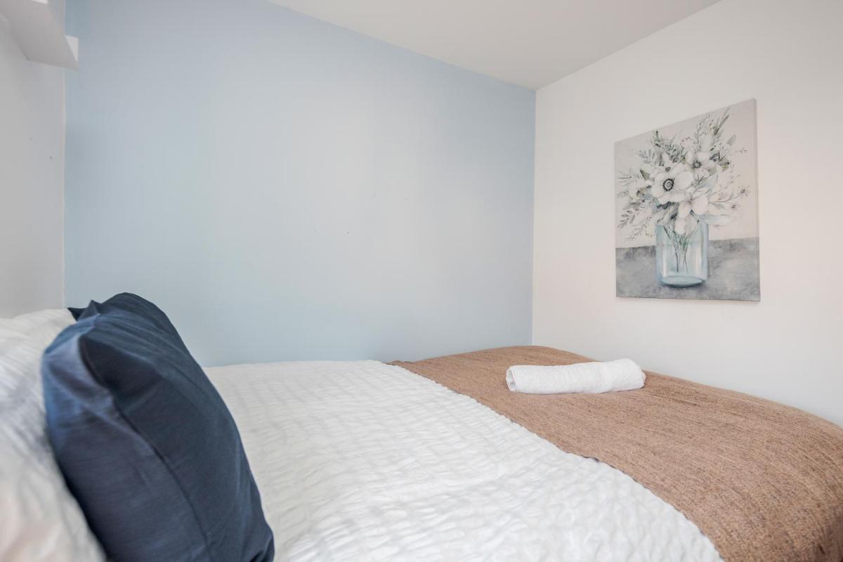 TMS Cheerful 5BDR house! Thurrock! Free Parking! - Housity