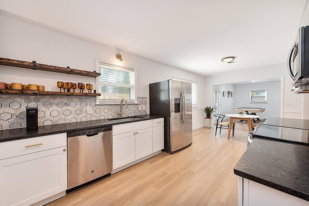 House of Kaktos located in Central Wilmington. Sleeps 8 - Housity