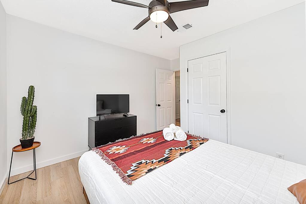 House of Kaktos located in Central Wilmington. Sleeps 8 - Housity