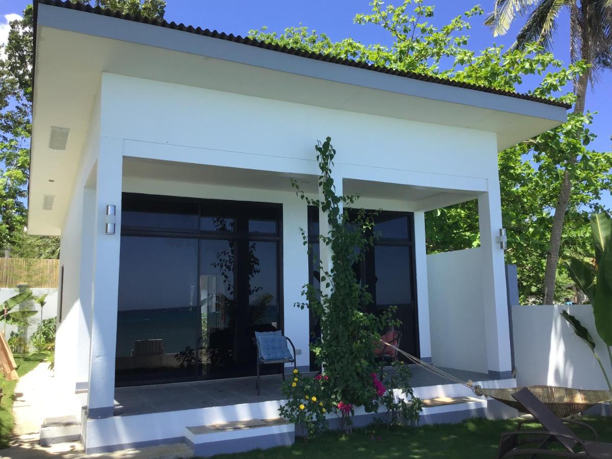 BambooBeachVilla1 AC New OCEANFRONT POOL sunsetview garden kitchen SATELLITE STARLINK WI-FI - Housity