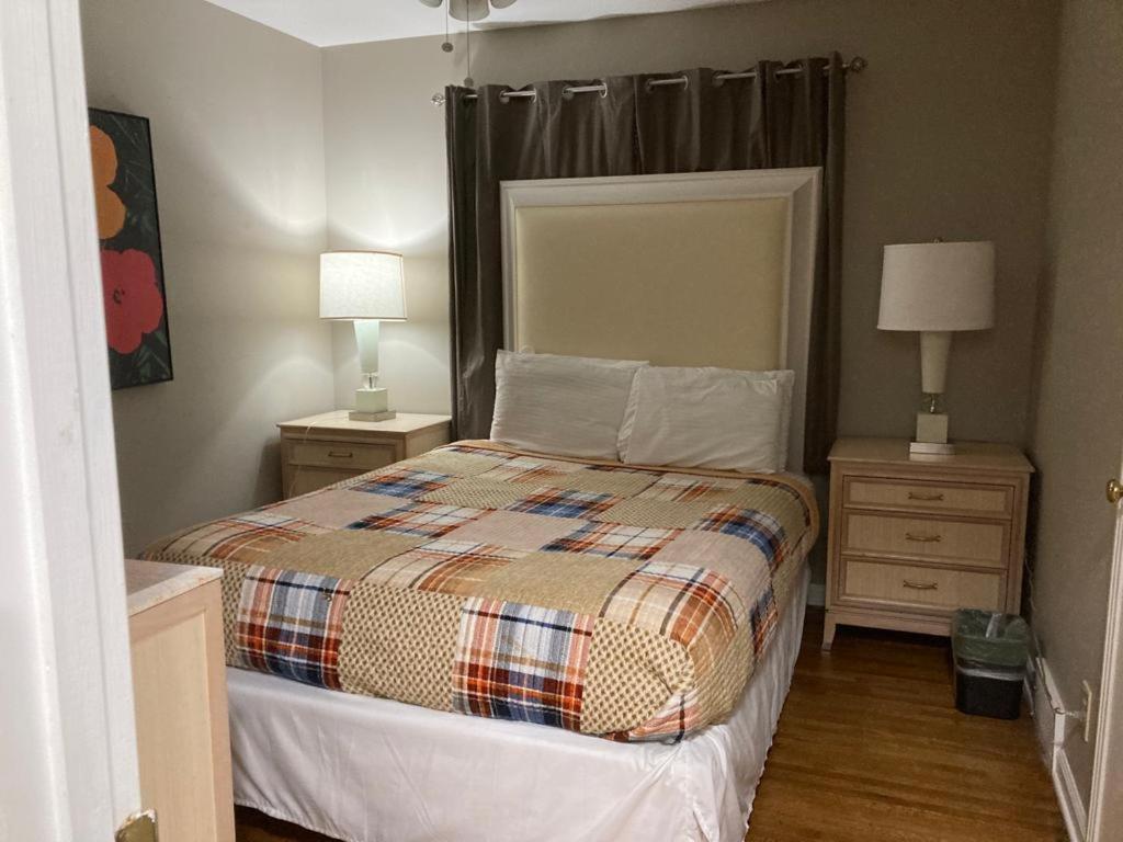Large East Memphis 12 Beds Near Elvis Presley - Housity