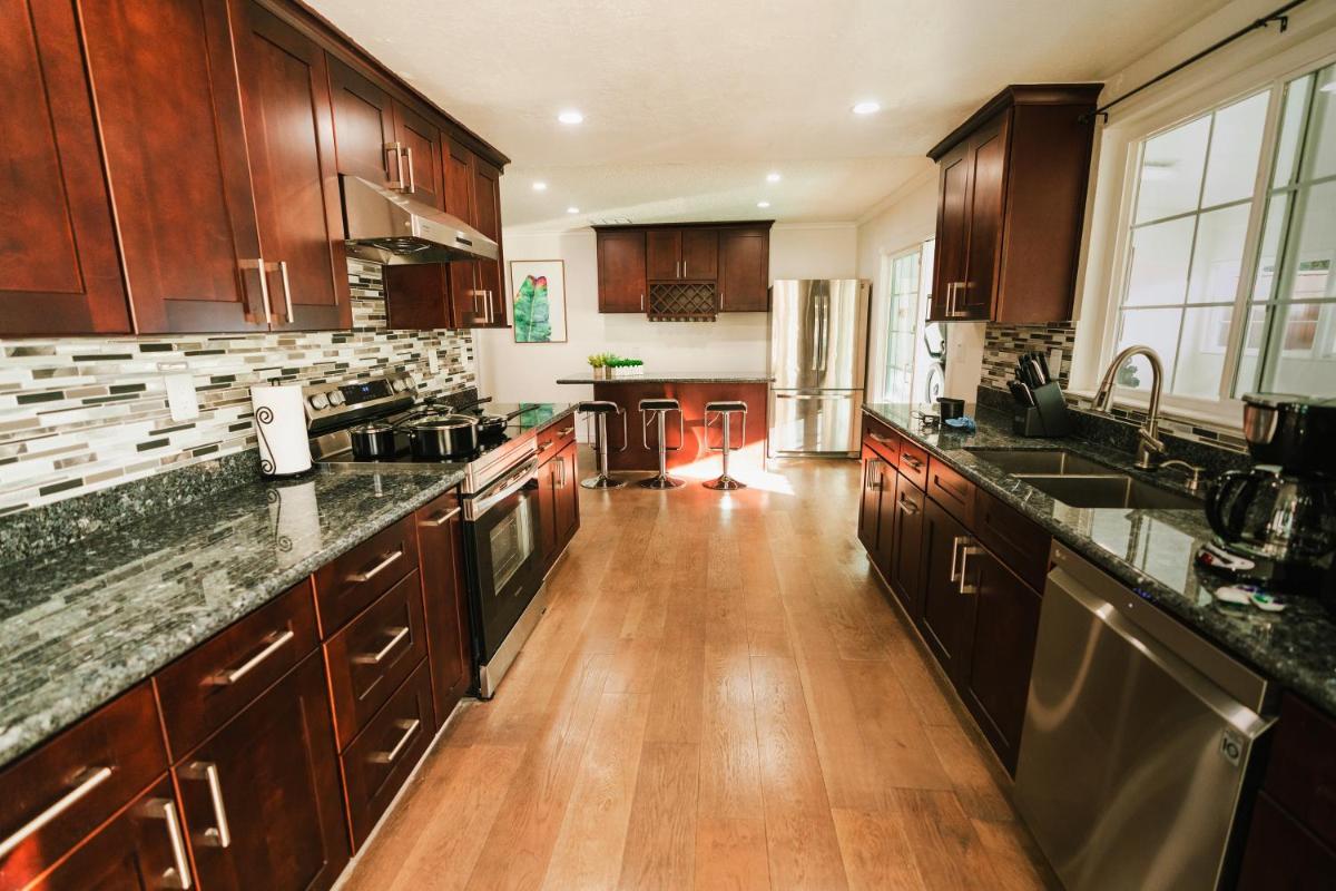 Luxury Sport & Gym Vacation House 10 Guests 5BR 2000sqft - Housity