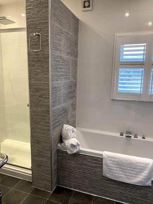 Apartment 10 mins to Porthcawl beaches sleeps 4 - Housity