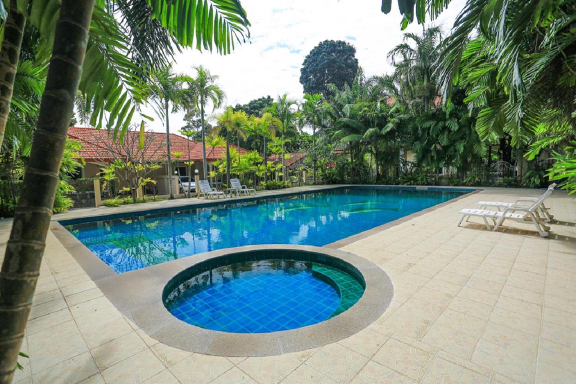 Lovely house near Chalong Pier with access to large swimming pool and - Housity