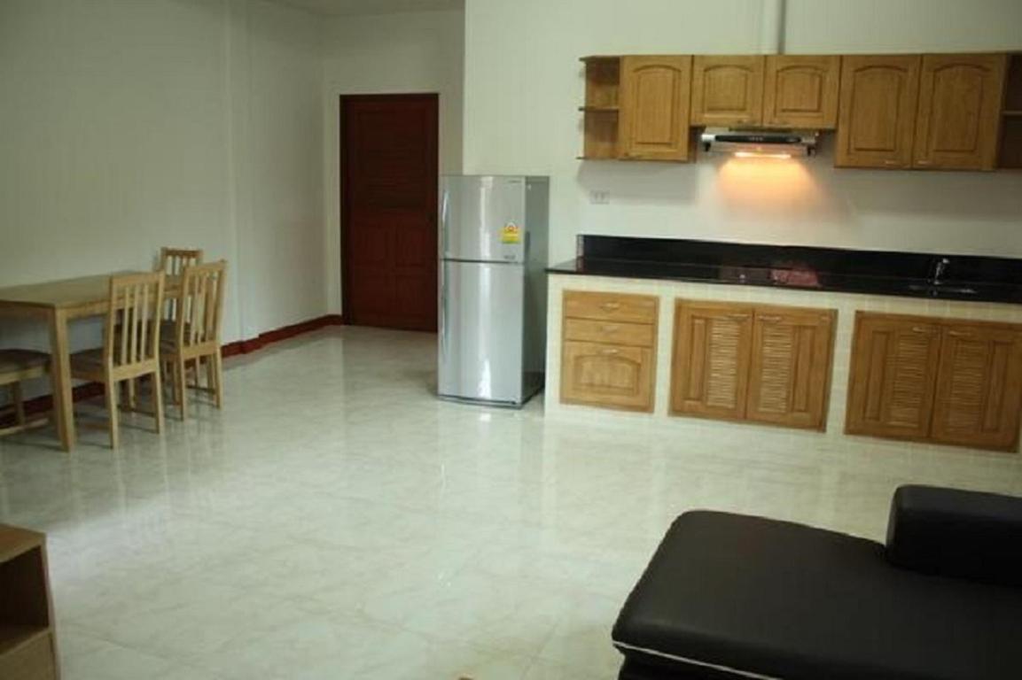 Lovely house near Chalong Pier with access to large swimming pool and - Housity