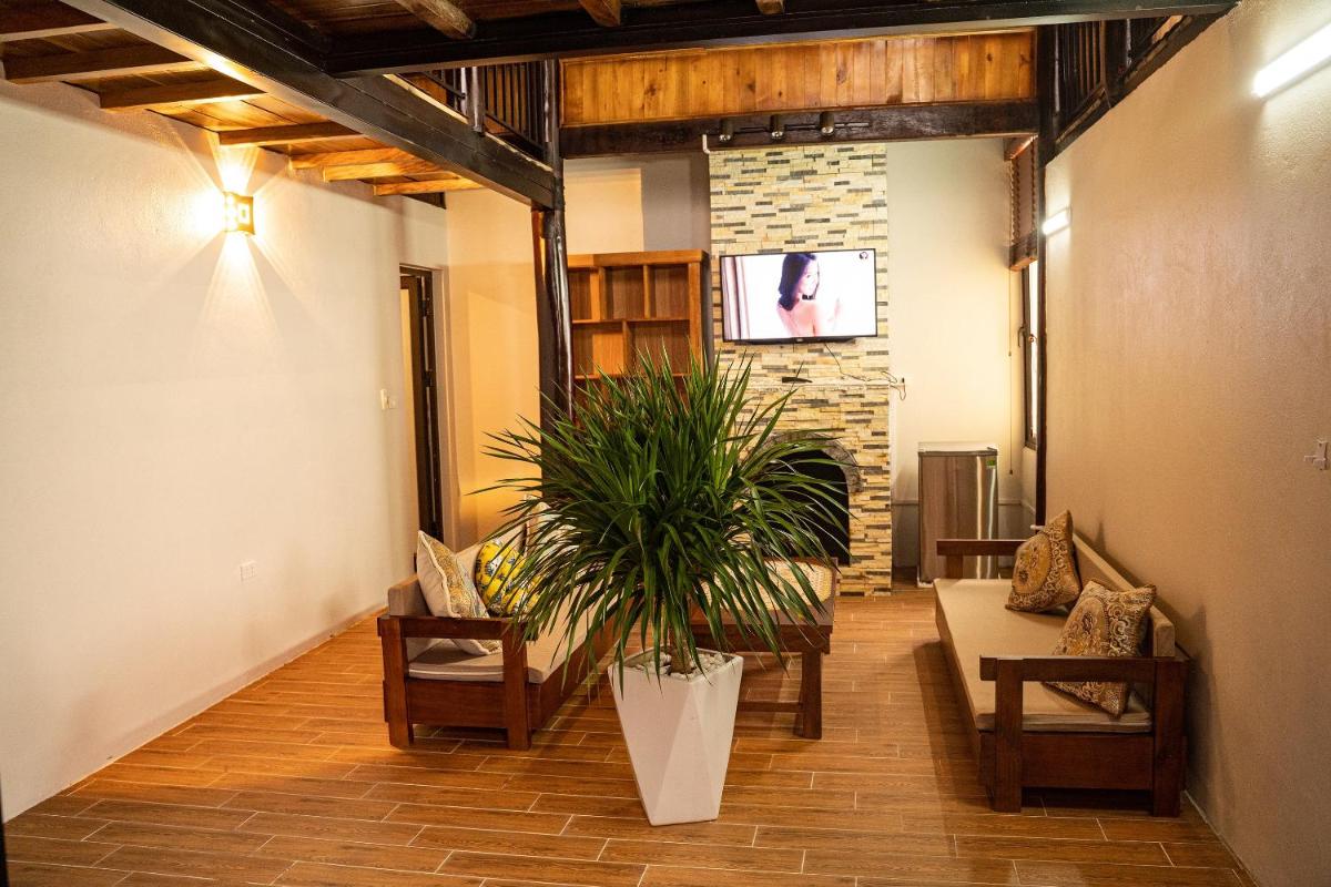 Chuon Chuon Villa - Venuestay - Housity