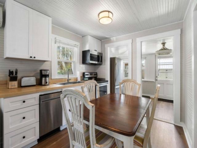 Coastal Classic cottage - Housity