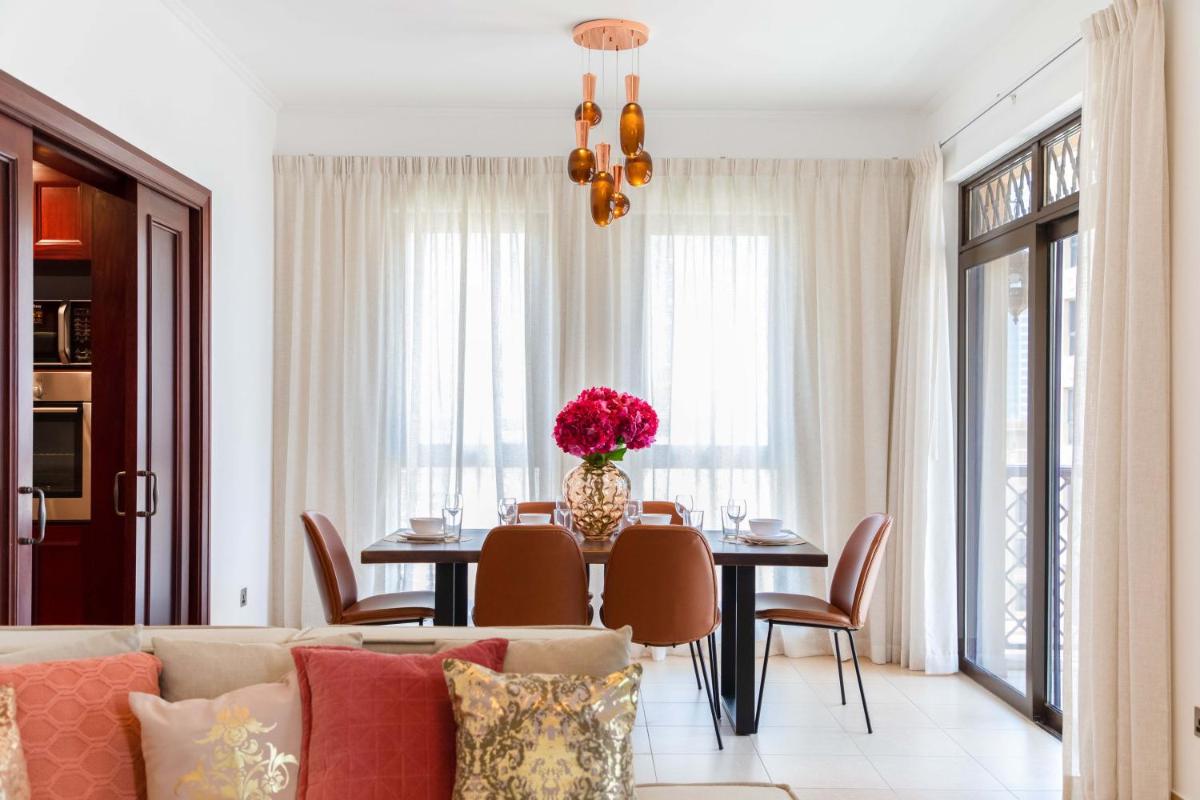 Suitetrails - Maison Privee - Luxury Living Next to Dubai Mall & Burj Khalifa