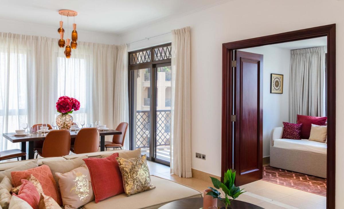 Maison Privee - Luxury Living Next to Dubai Mall & Burj Khalifa - Housity