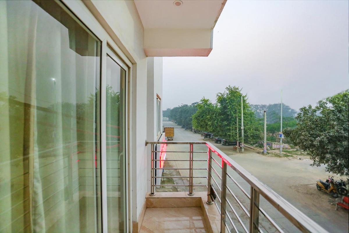 Suitetrails - FabExpress Taj Home Stay