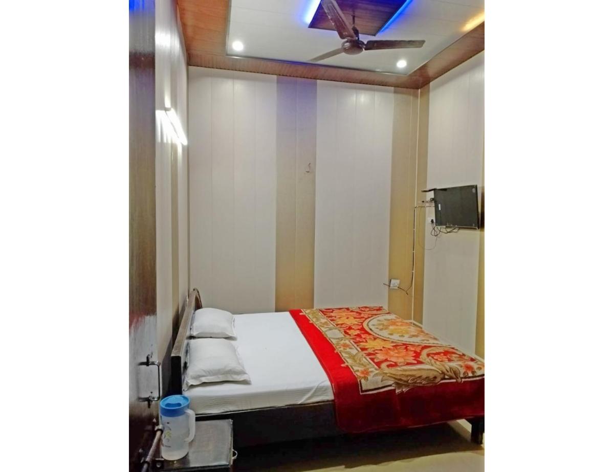 Hotel D R Residency, Agra - Housity
