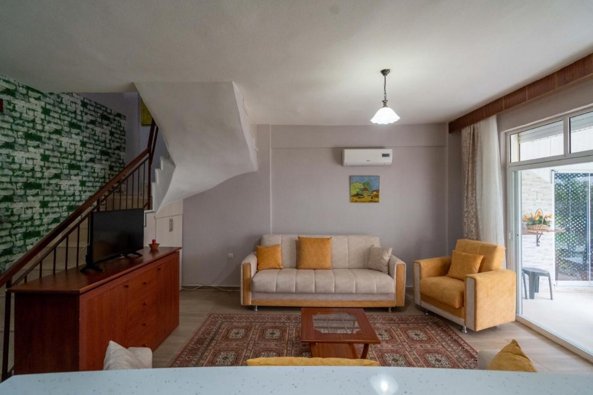 Serene House in Antalya with Shared Pool Garden - Hizvo