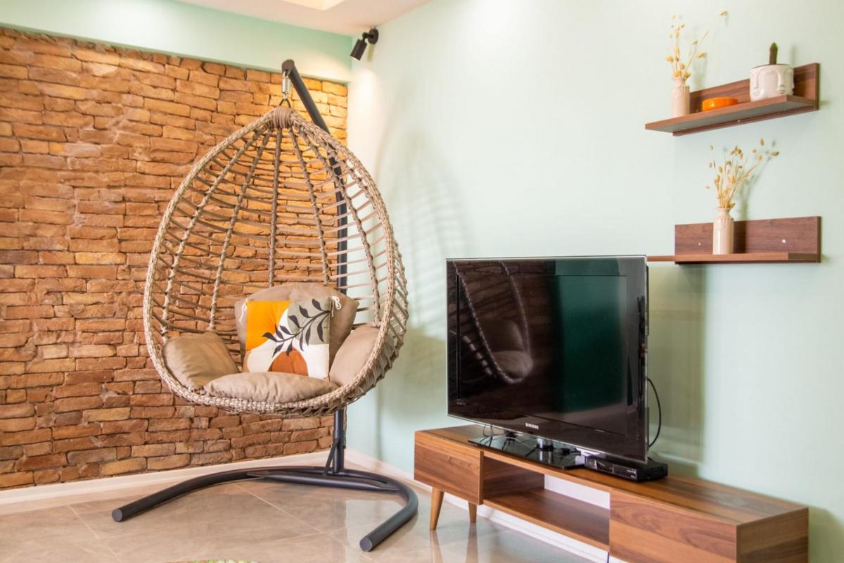 Flat with Great View and Central Location in Konak - Housity