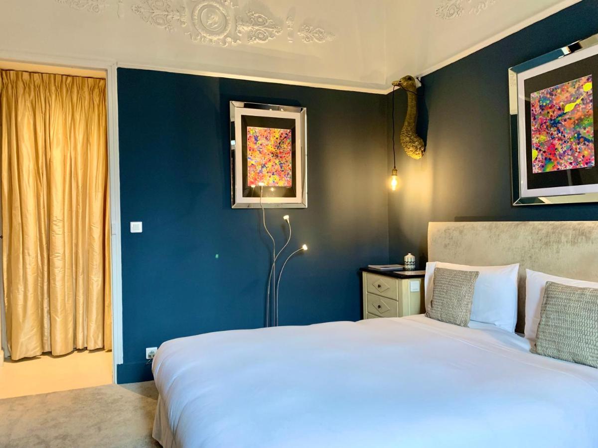 Un ou plusieurs lits dans un hébergement de l'établissement Hôtel Particulier Le 28 - Spa & Art Luxury Design by Alain Ducasse