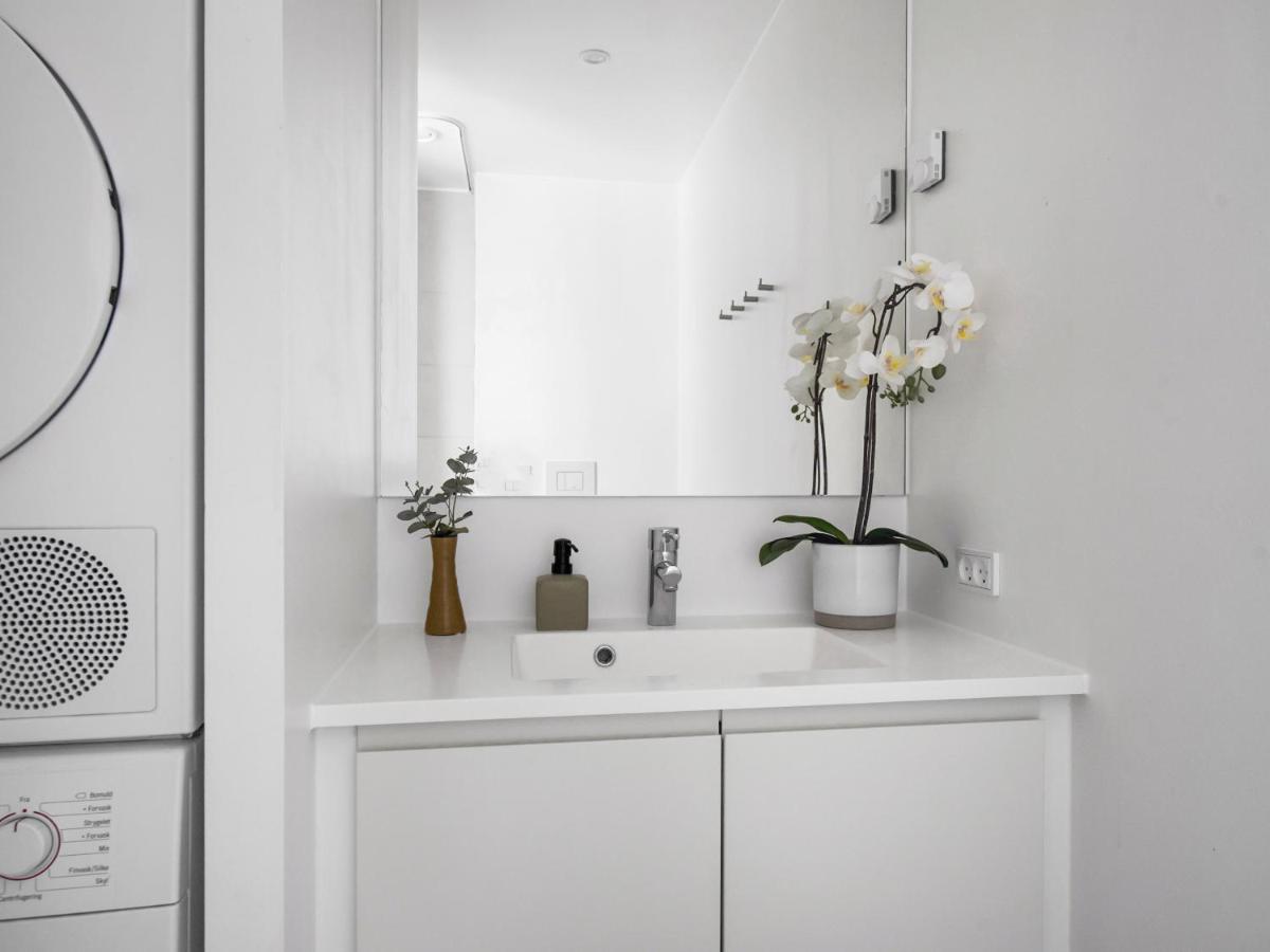 Sanders Arena - Precious One-Bedroom Apartment Close to Metro Station - Housity