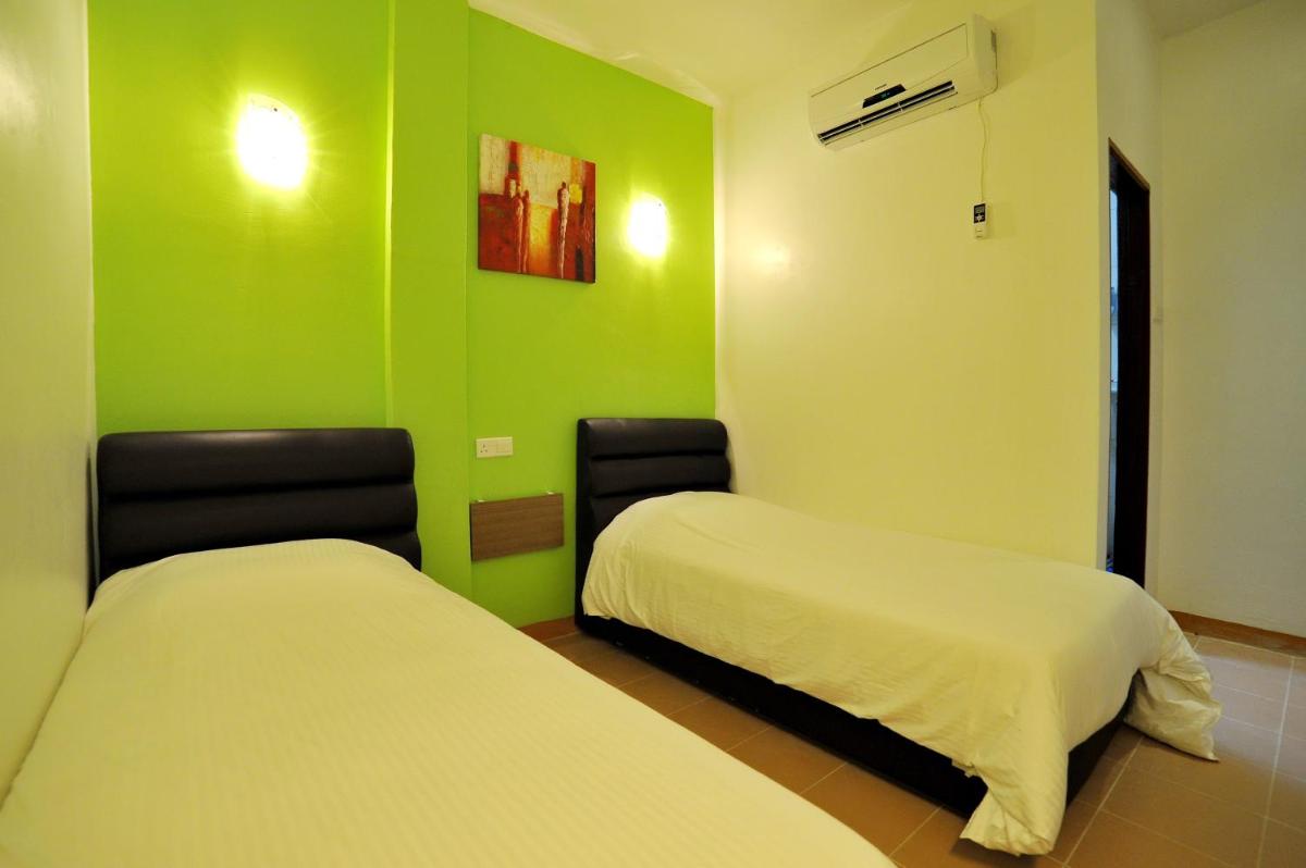 GOLDEN GATE HOTEL KEMAMAN by RVH - Housity