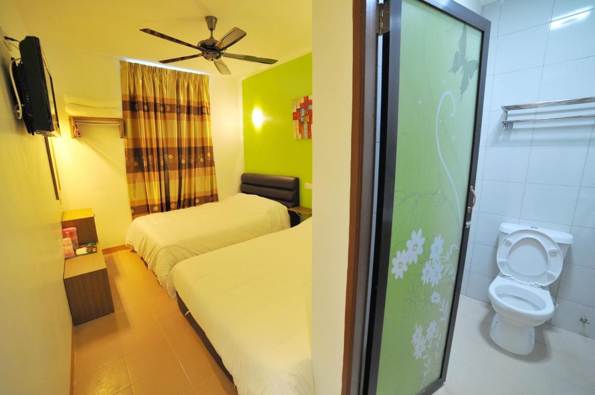GOLDEN GATE HOTEL KEMAMAN by RVH - Housity