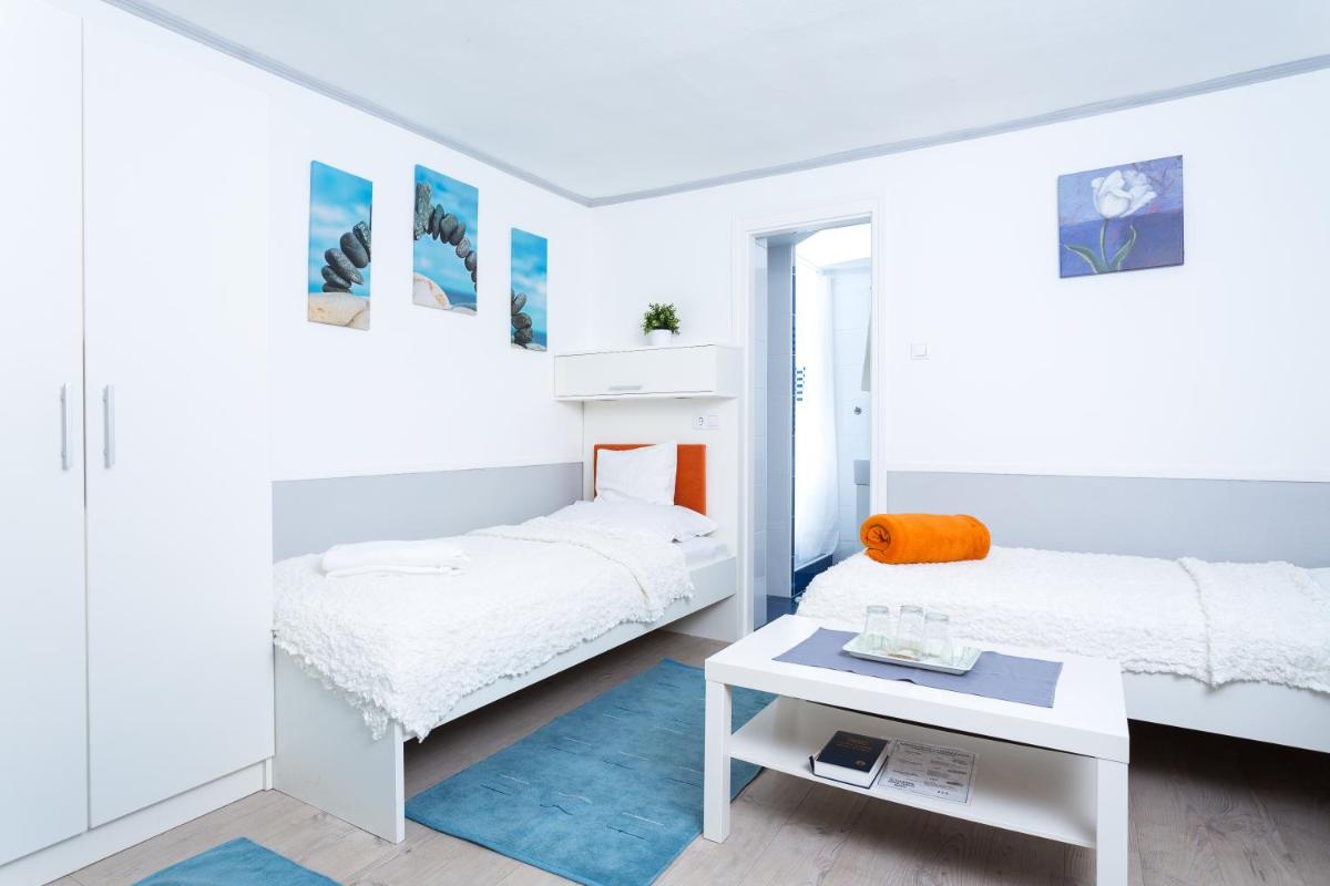 Szivárvány Panzió - Housity