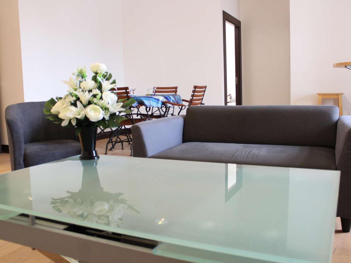 Appartement 3 pièces avec cuisine équipée, TV, et parquet massif à Rochefort - FR-1-246B-462 - Housity