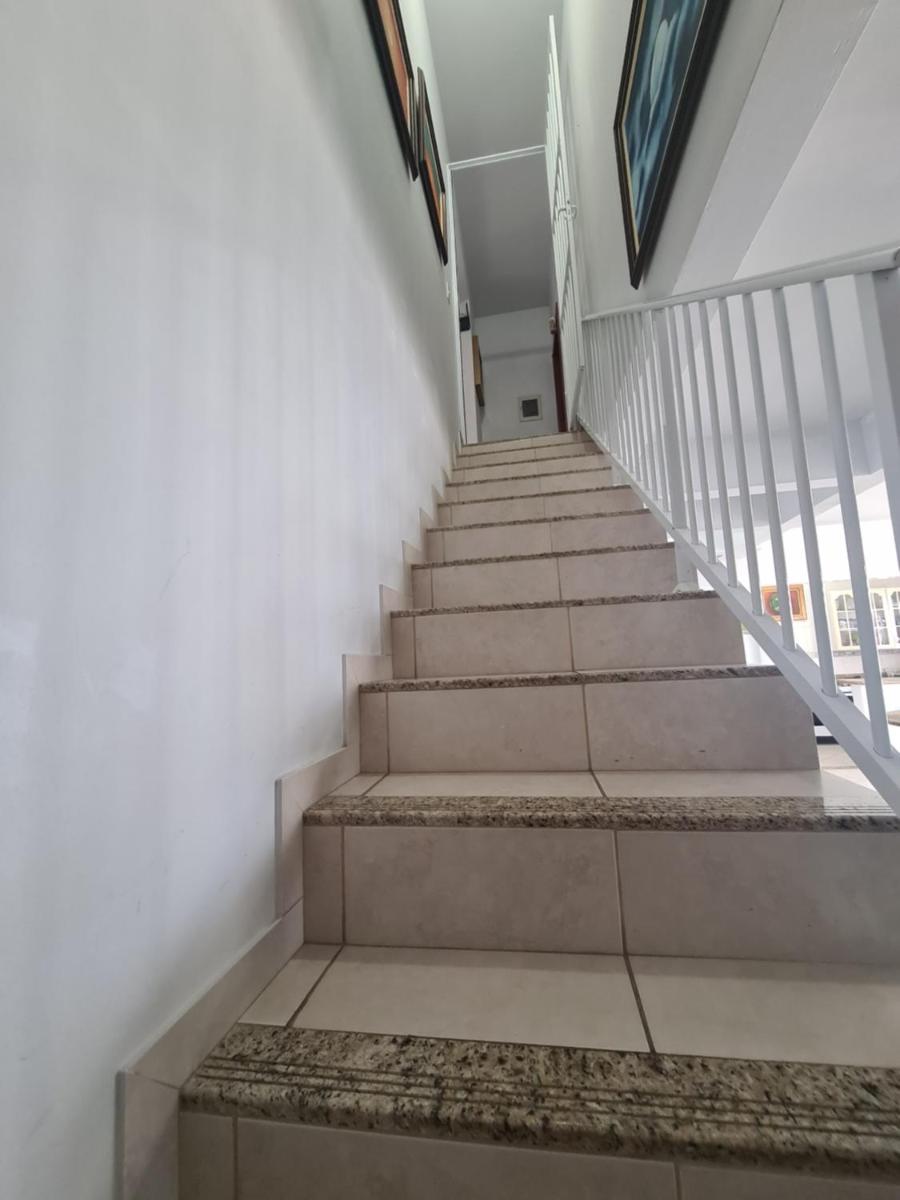 Casa ampla pé na areia SC com vista para o mar - Housity