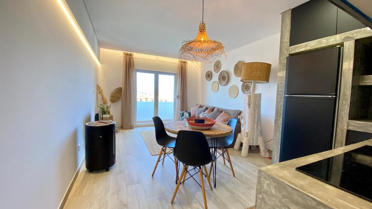 Chillin Santa Cruz Apartment - Close to beach retreat - Housity