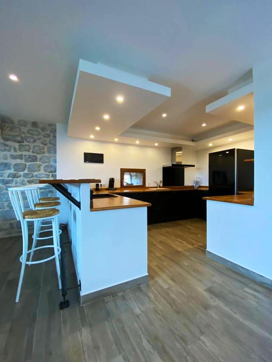 Suitetrails - Maison de 2 chambres avec jardin clos et wifi a Balazuc