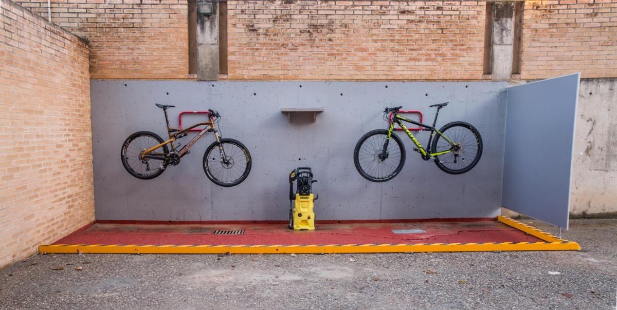 Montar en bicicleta en Hotel Spa Rio Ucero o alrededores