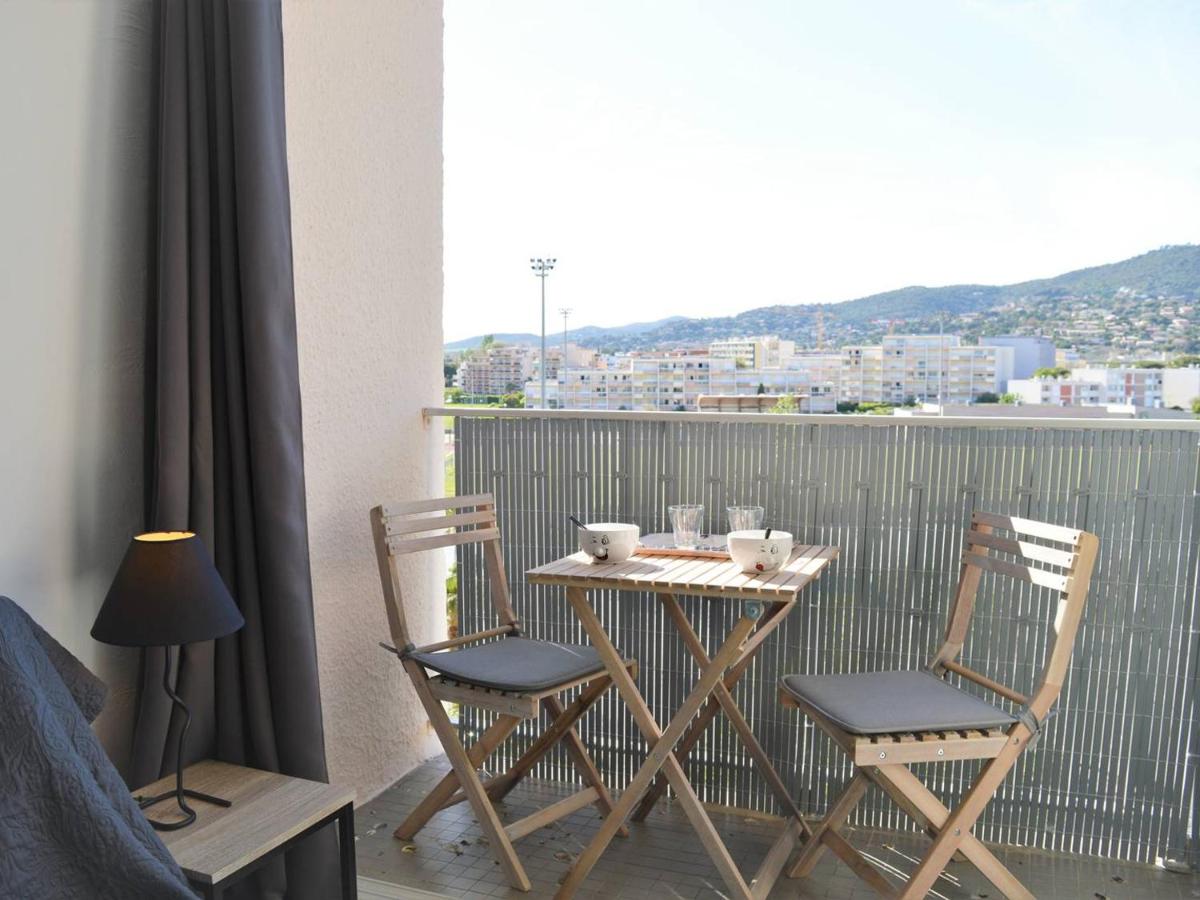 Appartement Le Lavandou, 1 pièce, 2 personnes - FR-1-251-391 - Housity