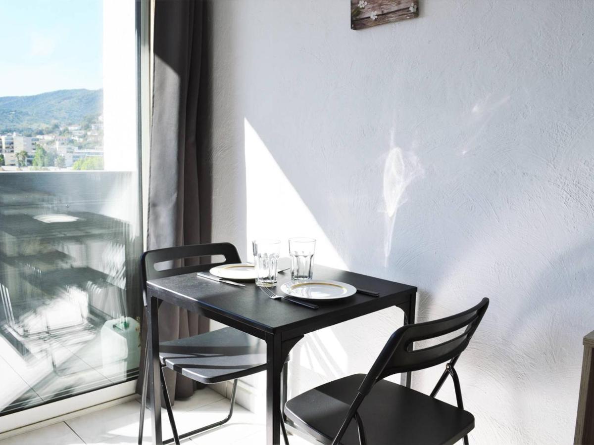 Appartement Le Lavandou, 1 pièce, 2 personnes - FR-1-251-391 - Housity