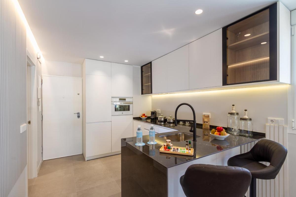 MARBELLA BANUS SUITES - Golden Mile Carolina Park Suite Apartment - Housity