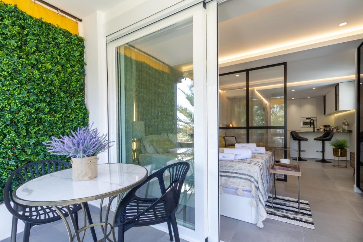 Suitetrails - MARBELLA BANUS SUITES - Golden Mile Carolina Park Suite Apartment
