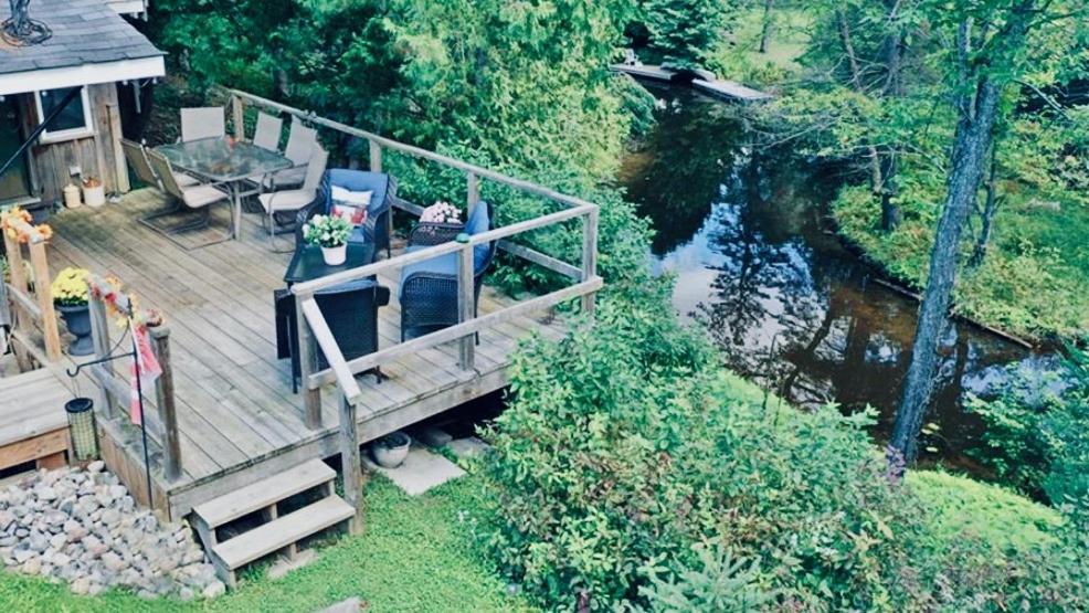 Muskoka Creekside Escape - Housity
