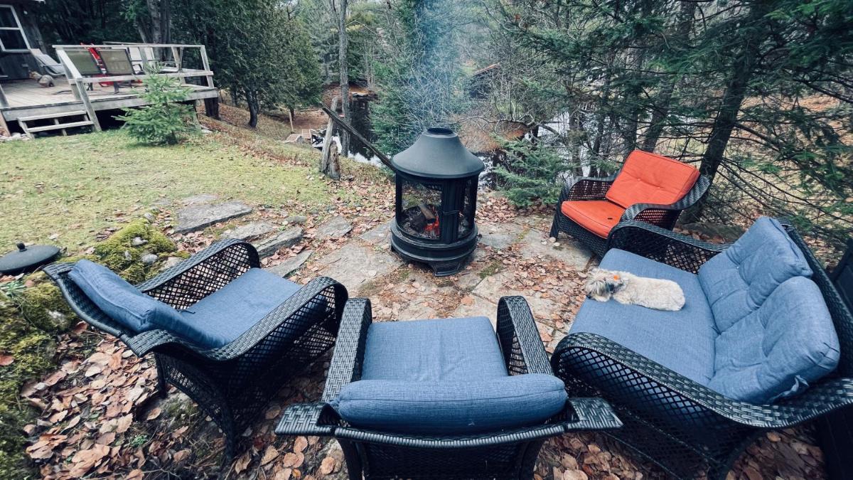 Muskoka Creekside Escape - Housity