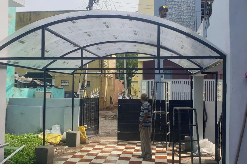 Close to Chennai International Airport, 2 BHK Fully furnished with Kitchen Facility - Housity