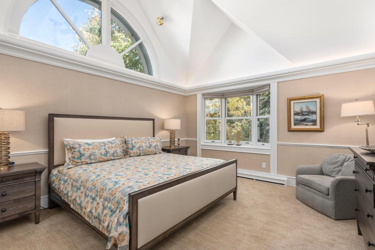 West End Splendor by Snowmass Vacations - Housity