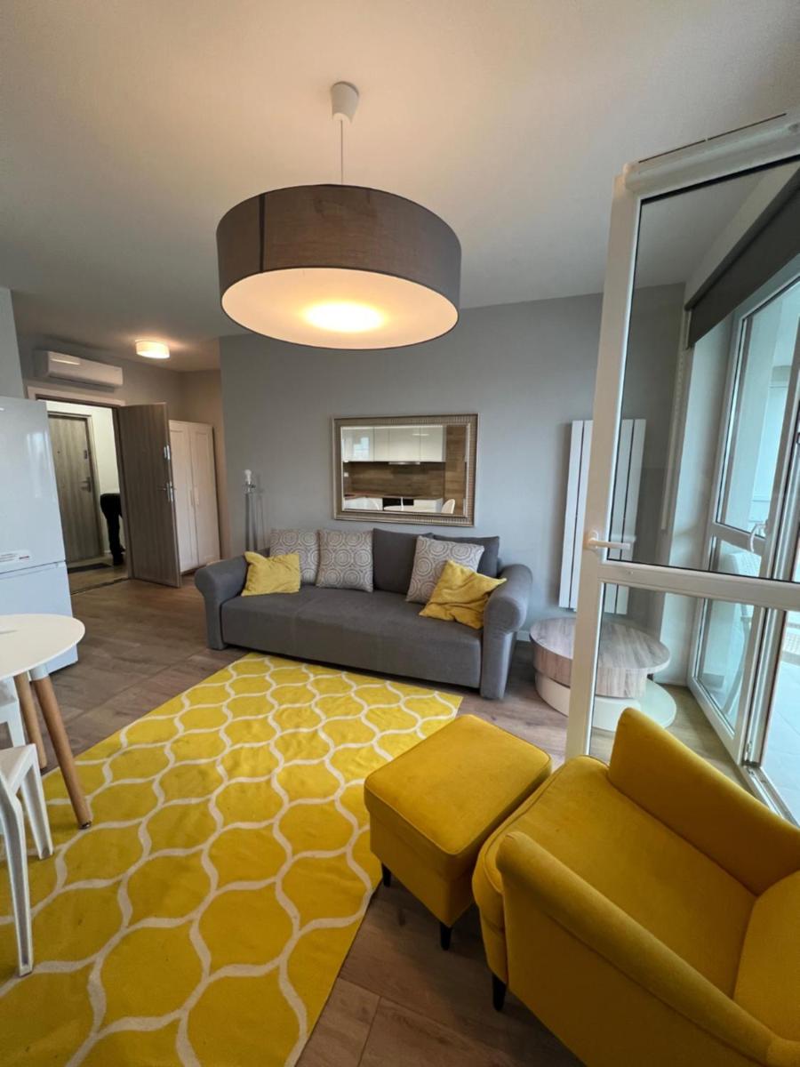 Krakowska yellow free parking 1 - Housity