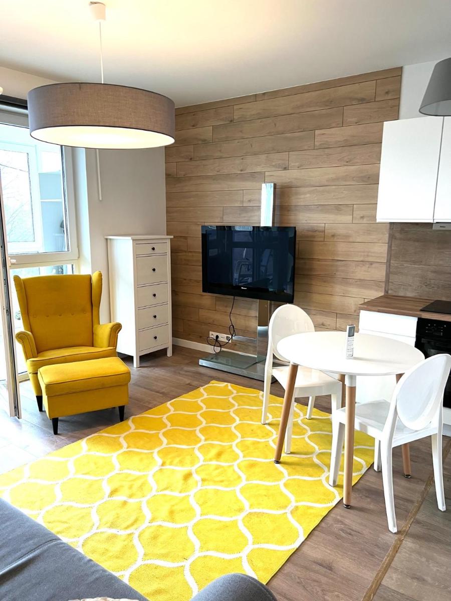 Krakowska yellow free parking 1 - Housity