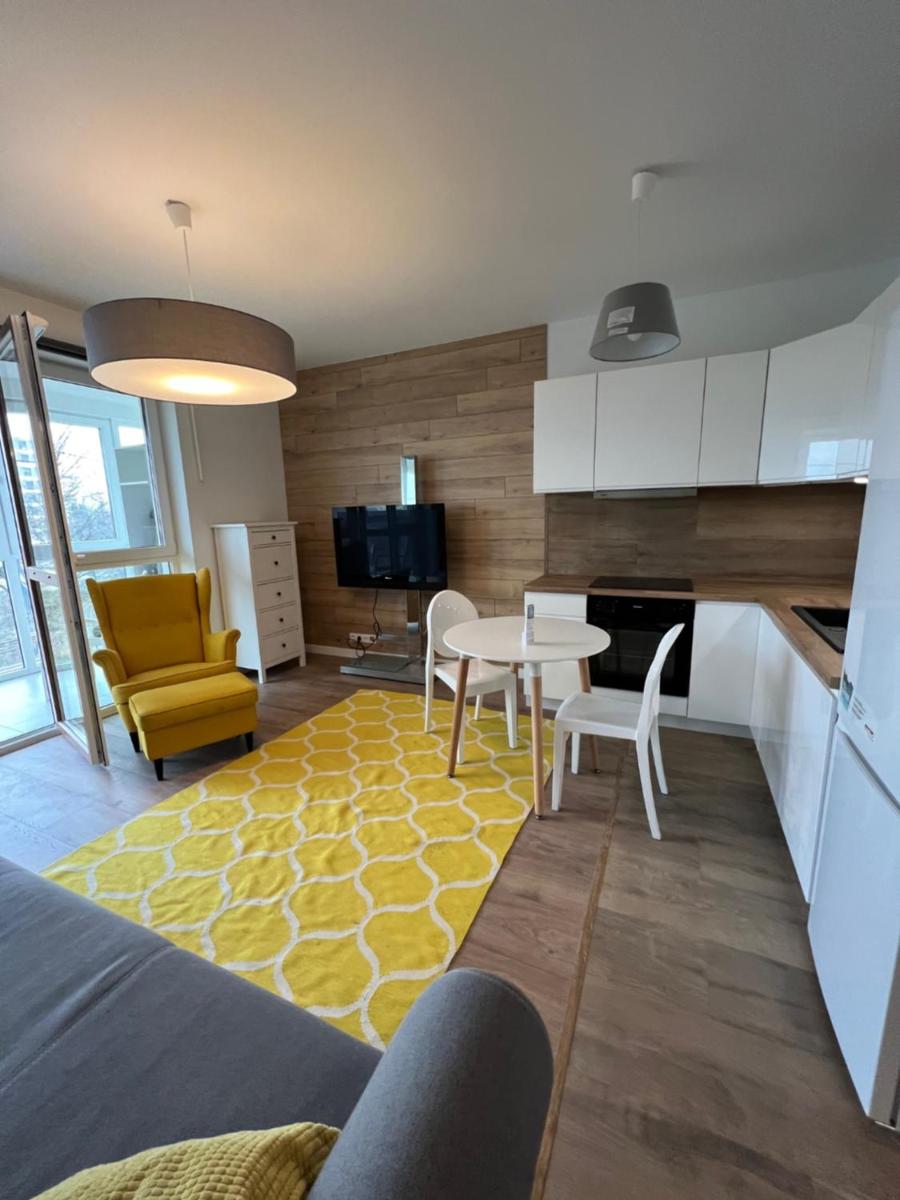 Krakowska yellow free parking 1 - Housity