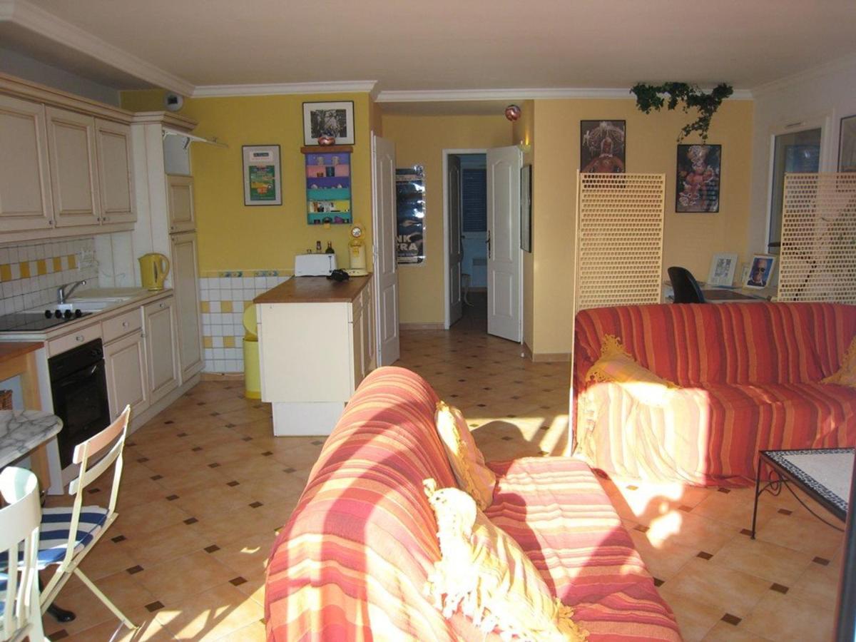 Magnifique T3 Climatisé au Dernier Étage avec Bureau à Cavalaire - FR-1-100-212 - Housity