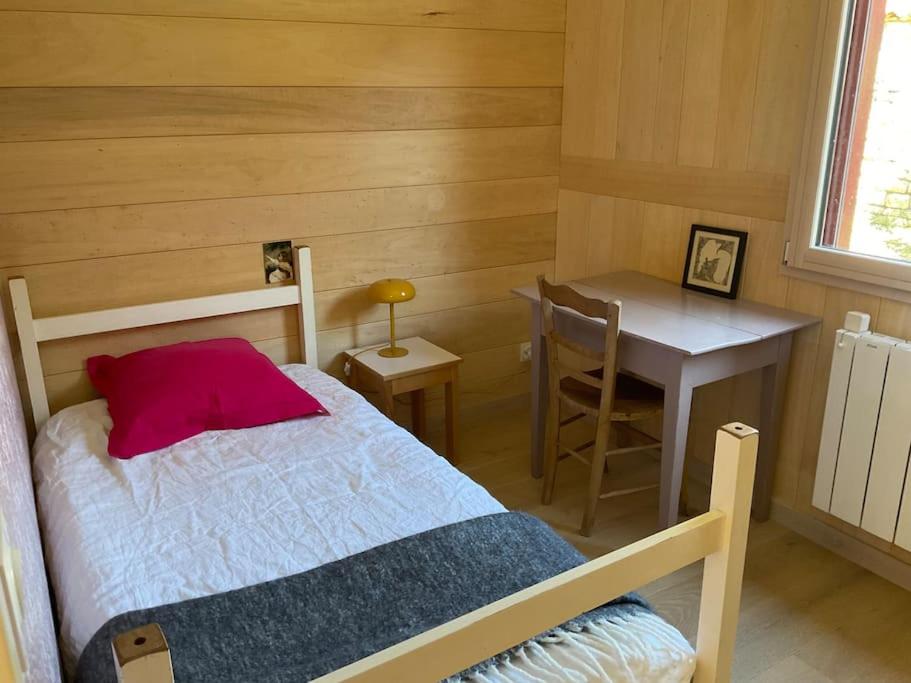 Petite maison en bois proche de Niort - Housity