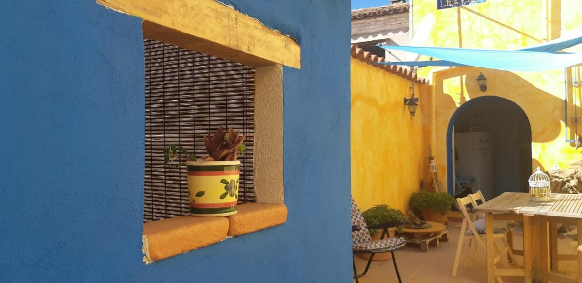 Sa ventana asulla - Housity