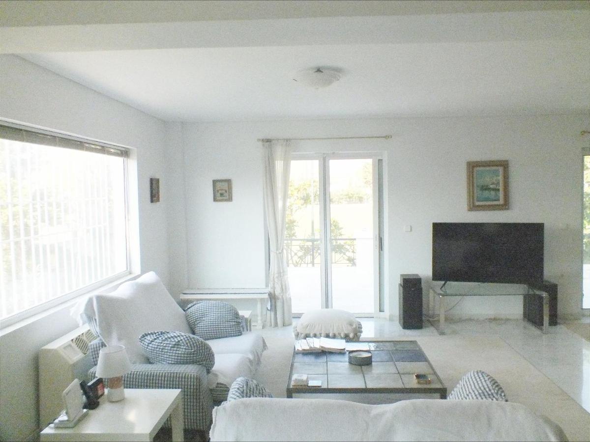 Amazing Space Pink-White Marathon Villa! 4' to sea - Housity