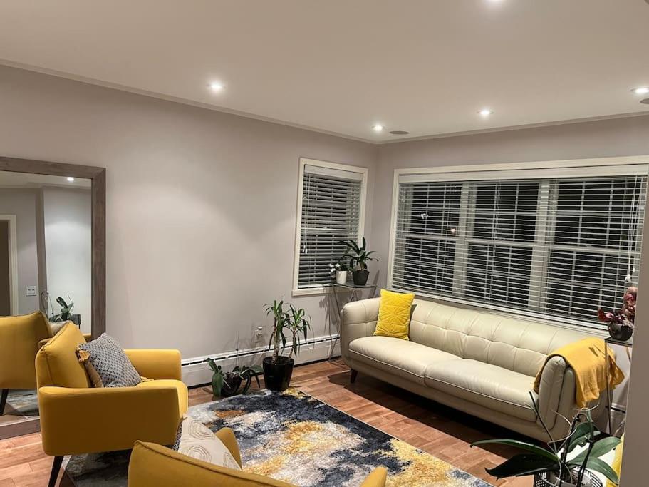 Amazing 3 bedrooms place with indoor fireplace 10 min to downtown MTL - Housity