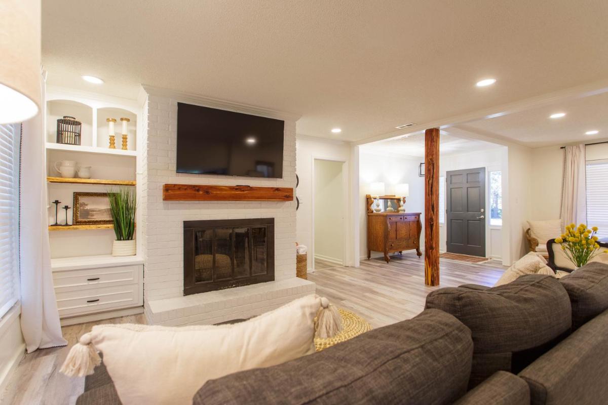 4 Bedroom House for 10 - Housity