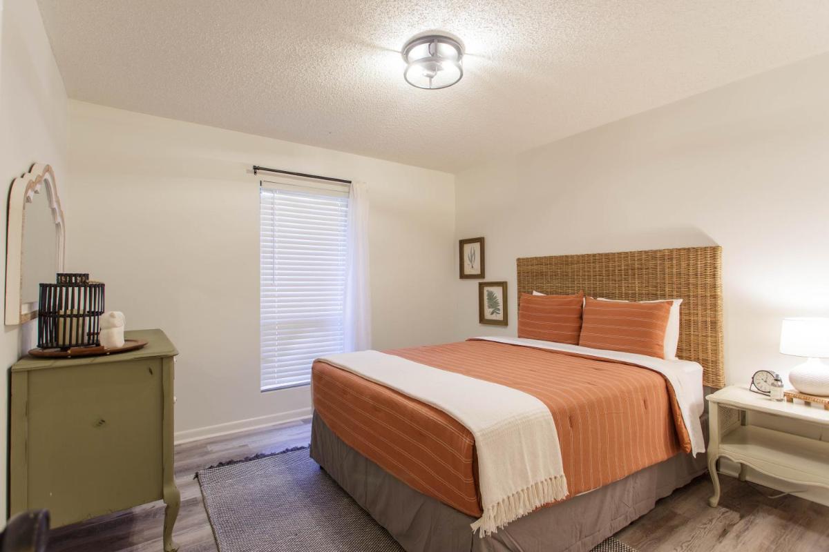 4 Bedroom House for 10 - Housity