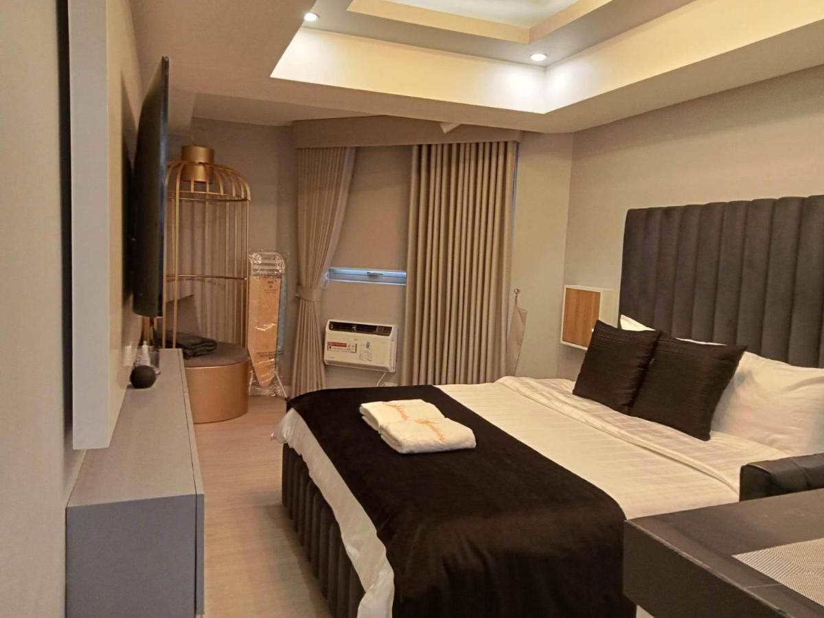 Elegant Studio with videoke at Azure North Pampanga - Housity