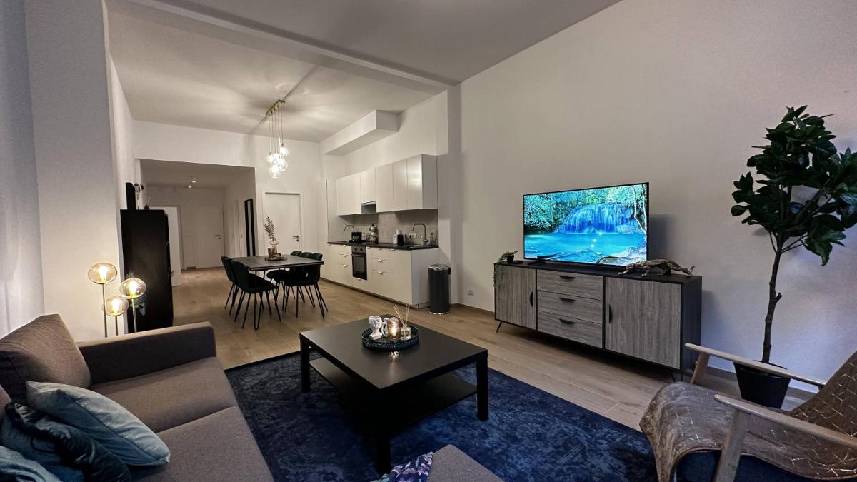 OneLuxStay near Fashion District - Housity
