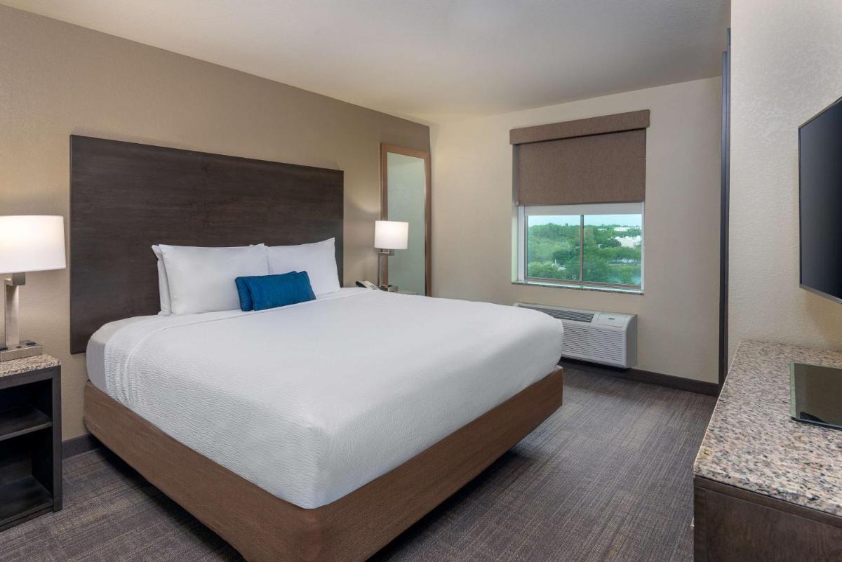 Ameniti Bay - Best Western Signature Collection - Housity